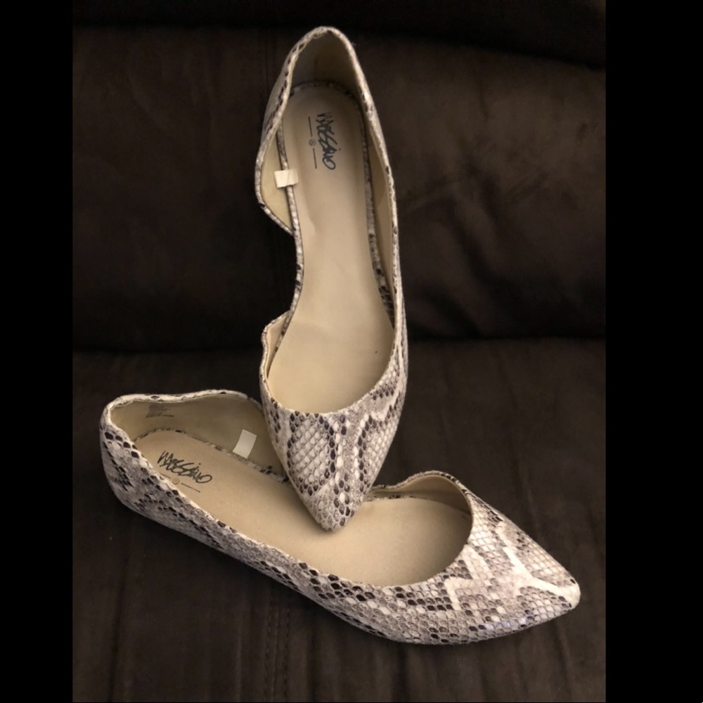 Snakeskin flats